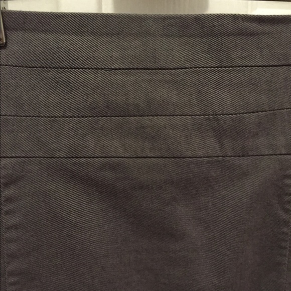 ⬇️H&M grey pencil skirt - Size 8 - Picture 2 of 5